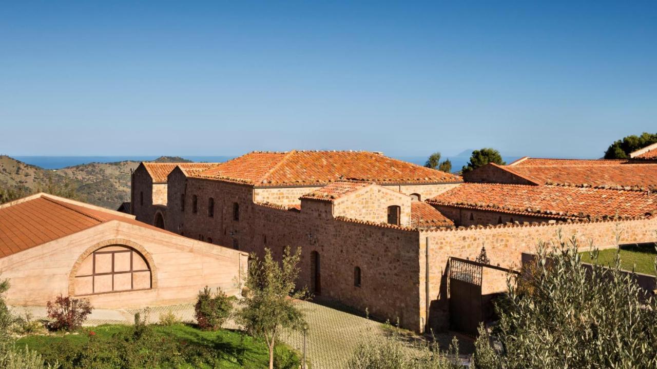 Relais Abbazia Santa Anastasia Resort & Winery Кастельбуоно Екстер'єр фото
