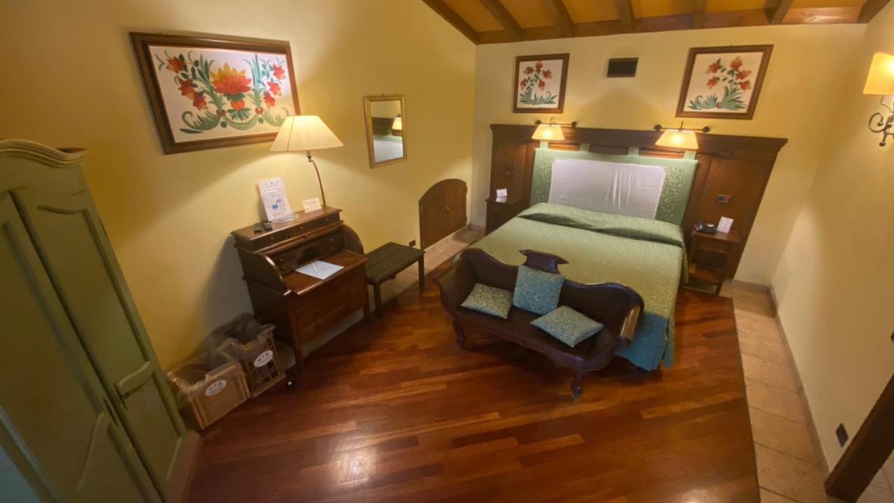 Relais Abbazia Santa Anastasia Resort & Winery Кастельбуоно Екстер'єр фото