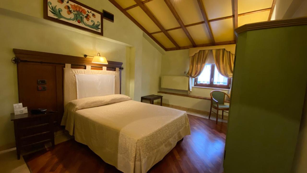 Relais Abbazia Santa Anastasia Resort & Winery Кастельбуоно Екстер'єр фото