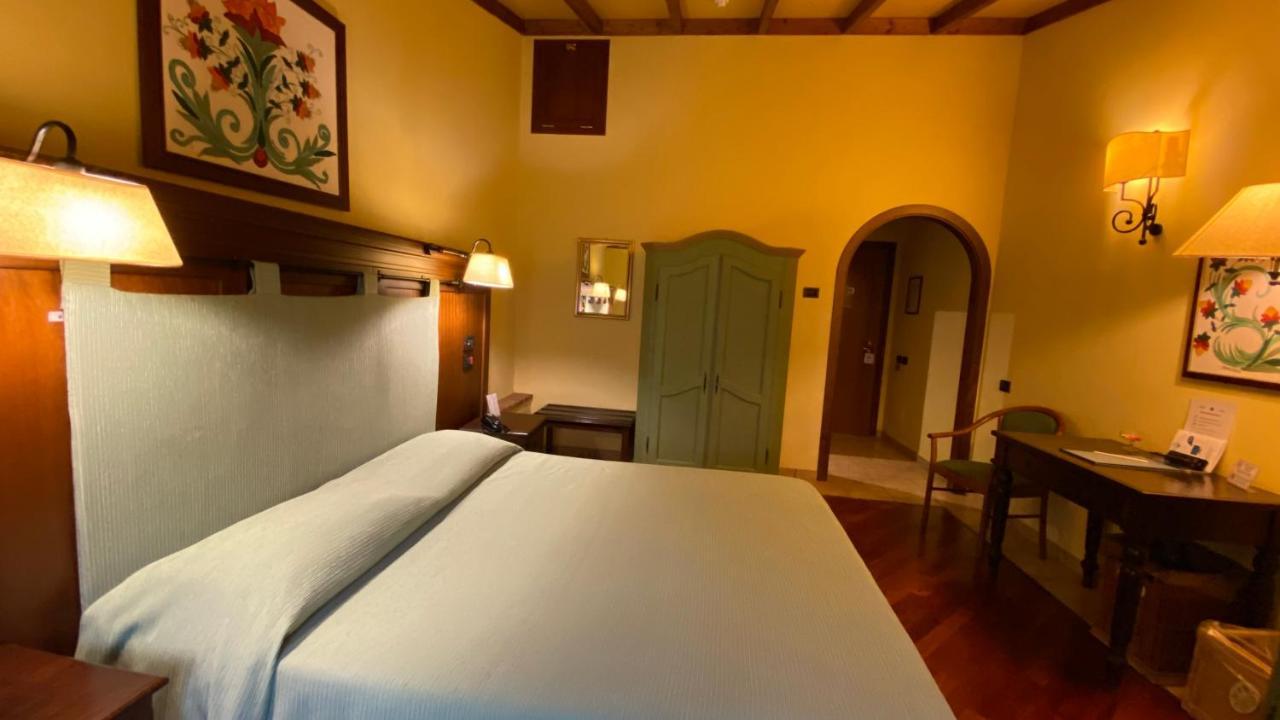 Relais Abbazia Santa Anastasia Resort & Winery Кастельбуоно Екстер'єр фото