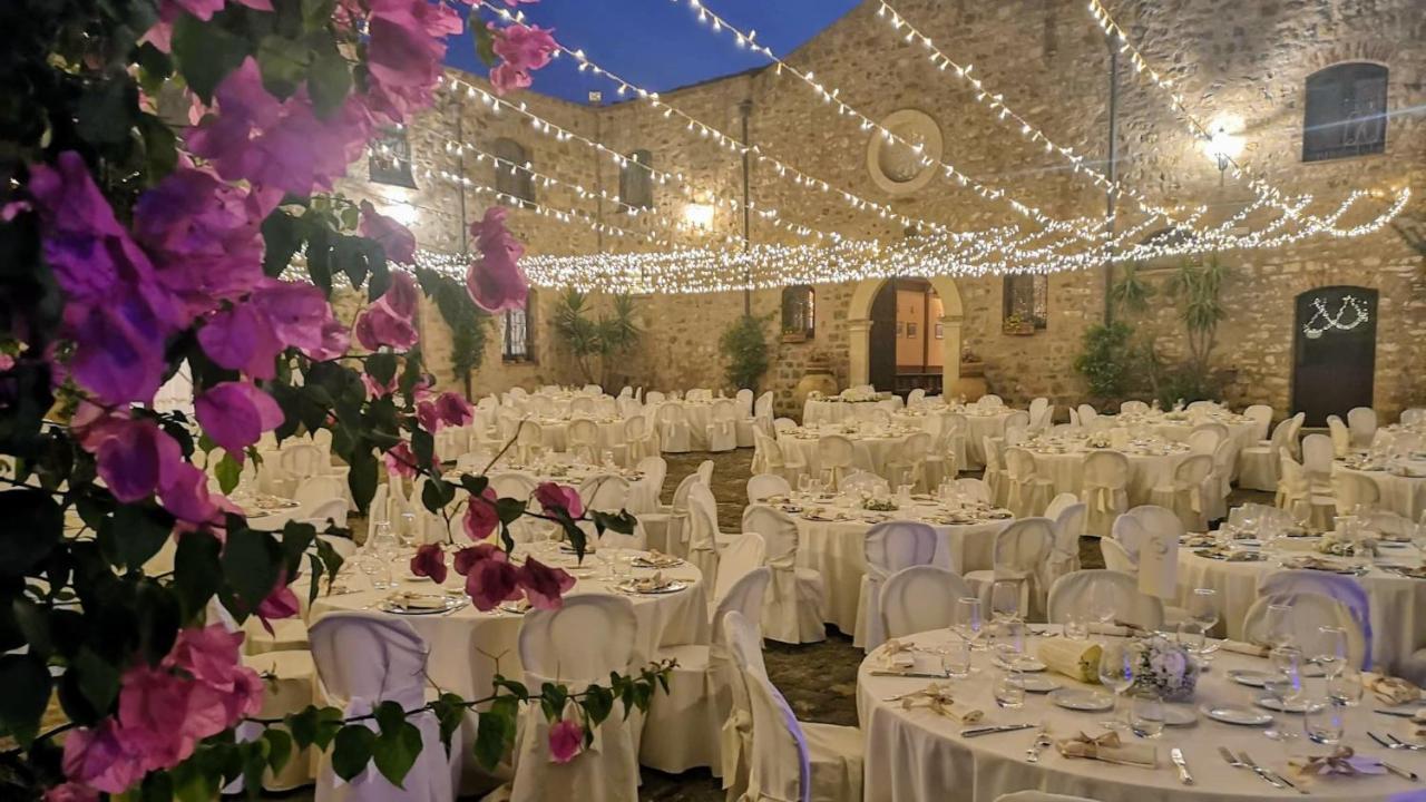 Relais Abbazia Santa Anastasia Resort & Winery Кастельбуоно Екстер'єр фото