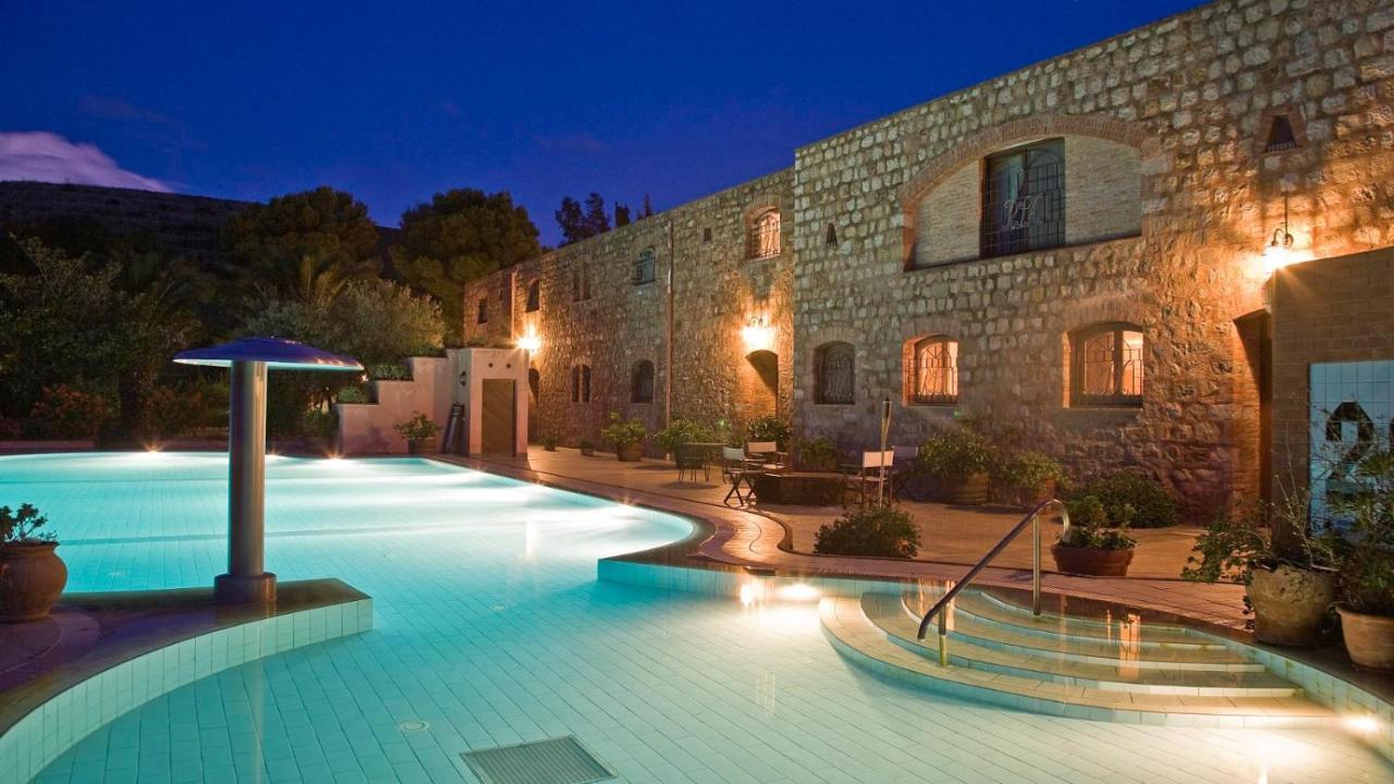 Relais Abbazia Santa Anastasia Resort & Winery Кастельбуоно Екстер'єр фото