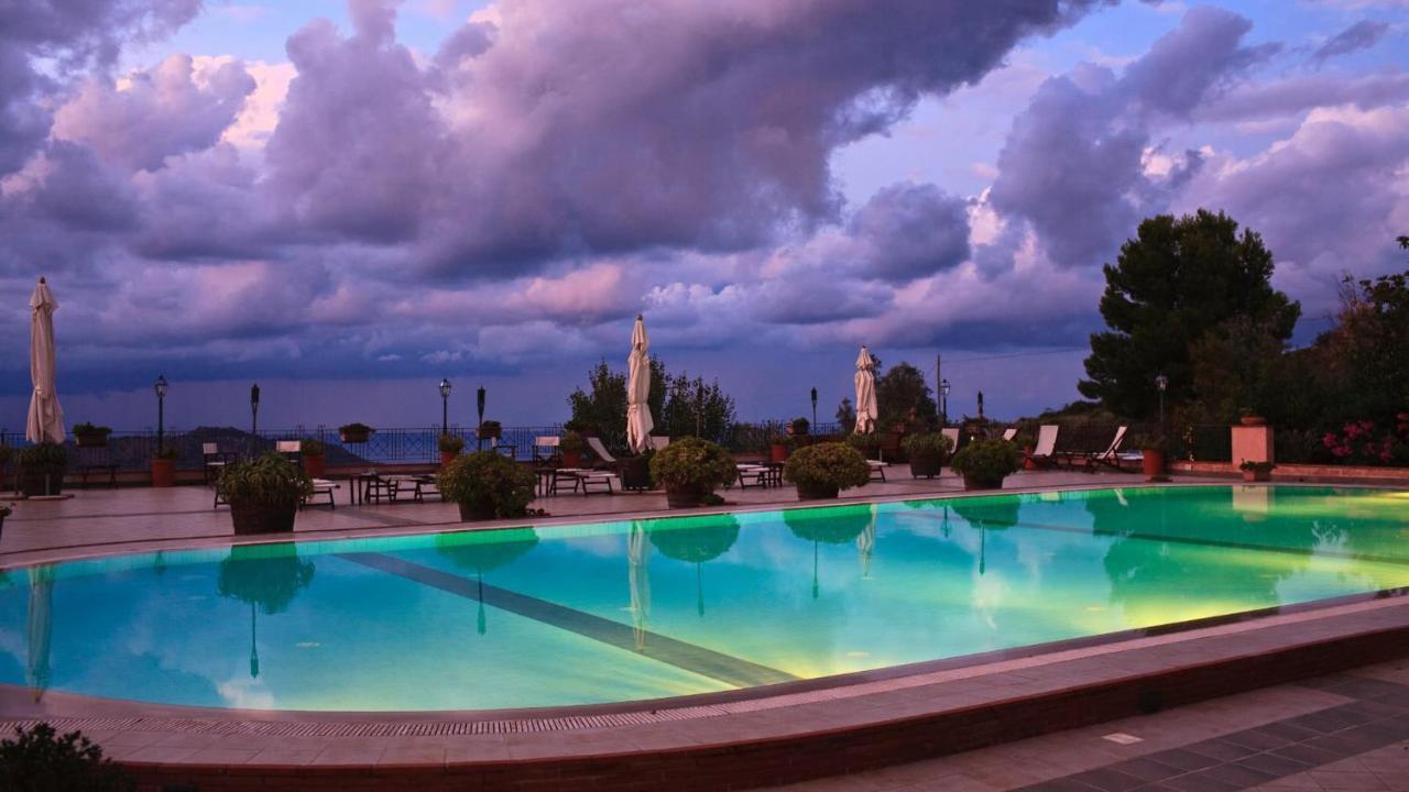 Relais Abbazia Santa Anastasia Resort & Winery Кастельбуоно Екстер'єр фото