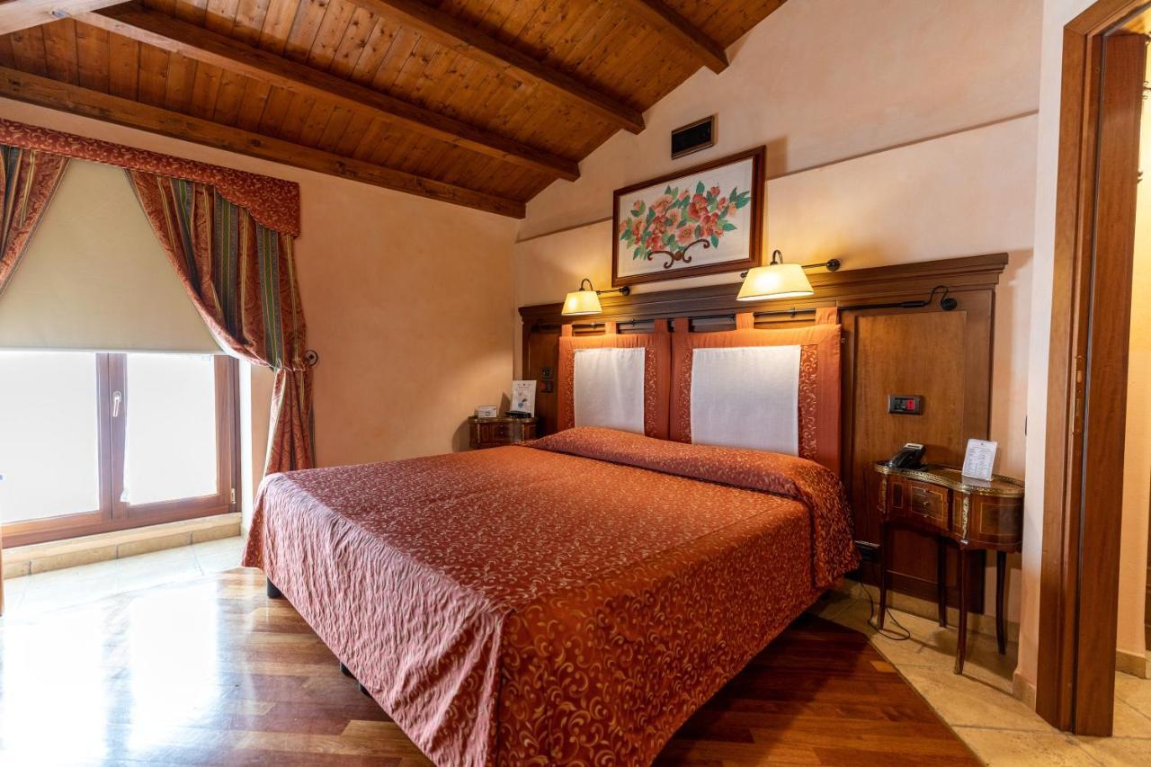 Relais Abbazia Santa Anastasia Resort & Winery Кастельбуоно Екстер'єр фото