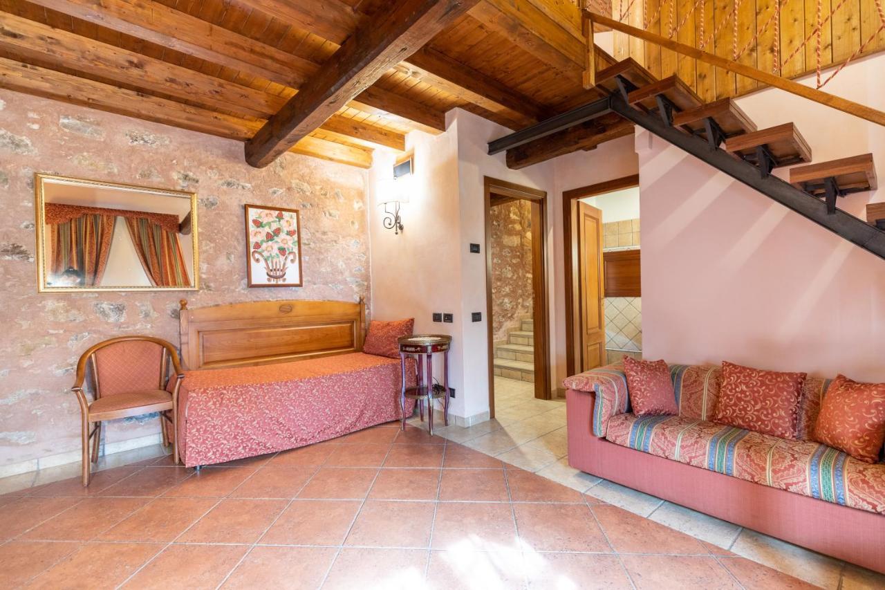 Relais Abbazia Santa Anastasia Resort & Winery Кастельбуоно Екстер'єр фото