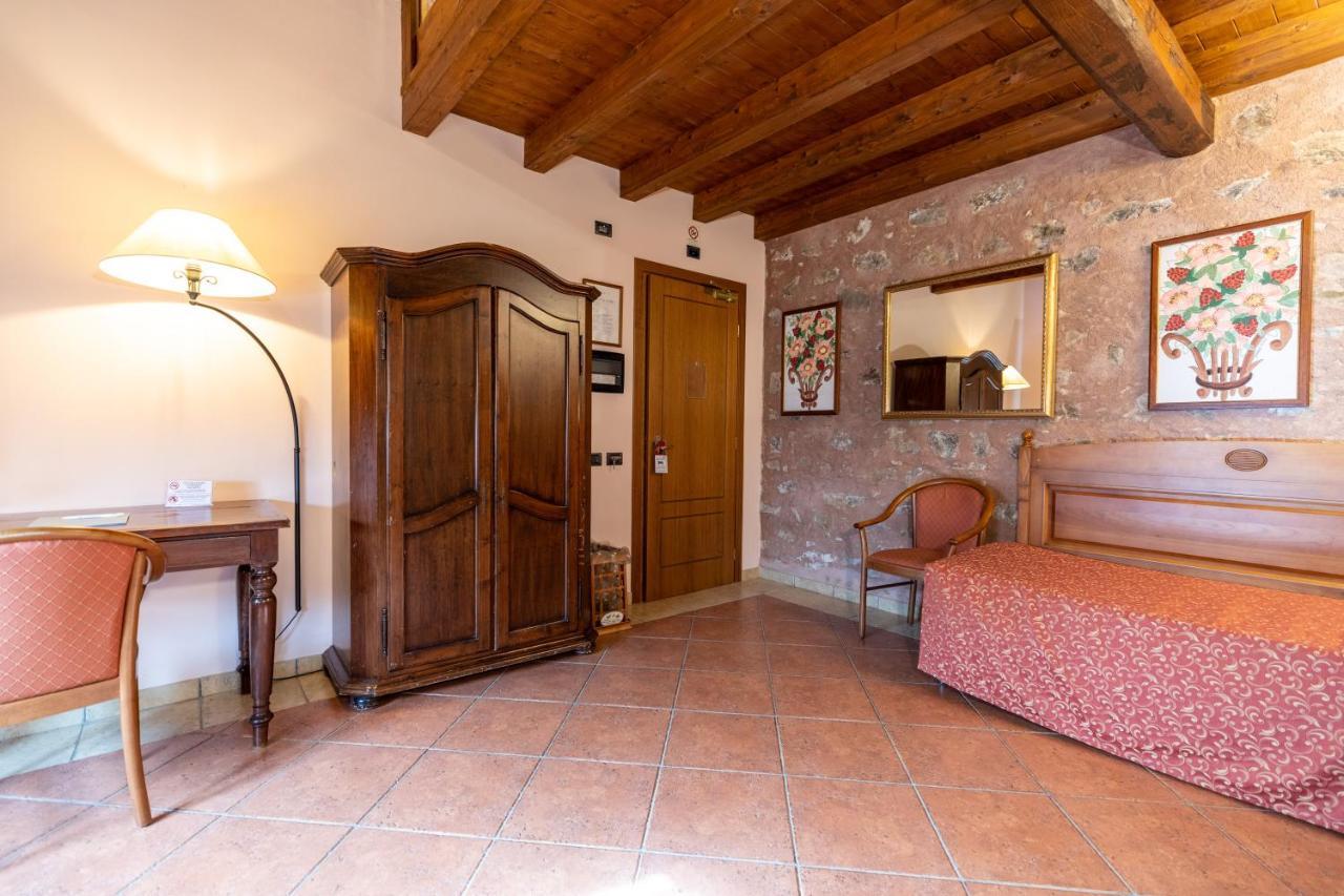Relais Abbazia Santa Anastasia Resort & Winery Кастельбуоно Екстер'єр фото