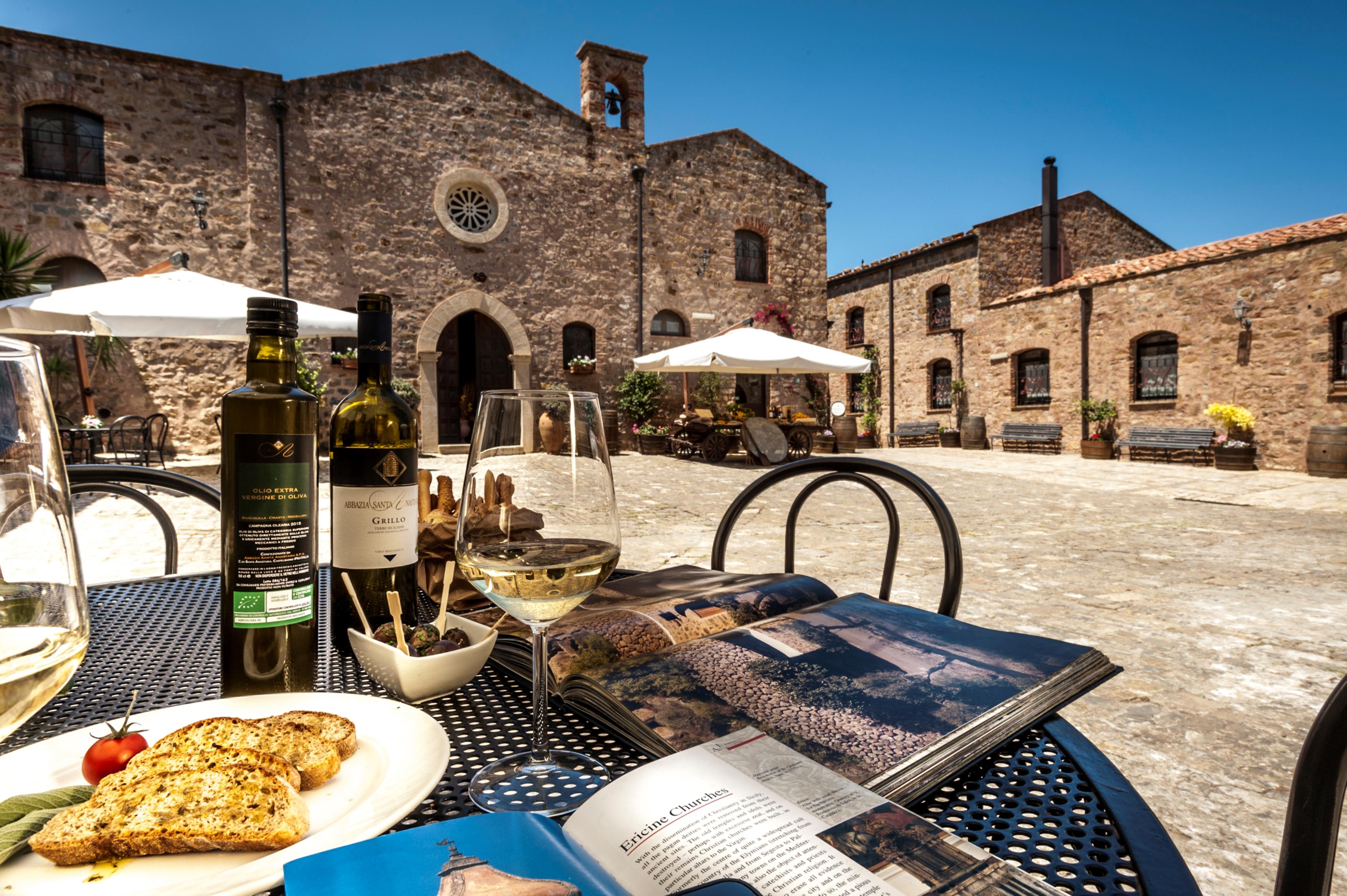 Relais Abbazia Santa Anastasia Resort & Winery Кастельбуоно Екстер'єр фото