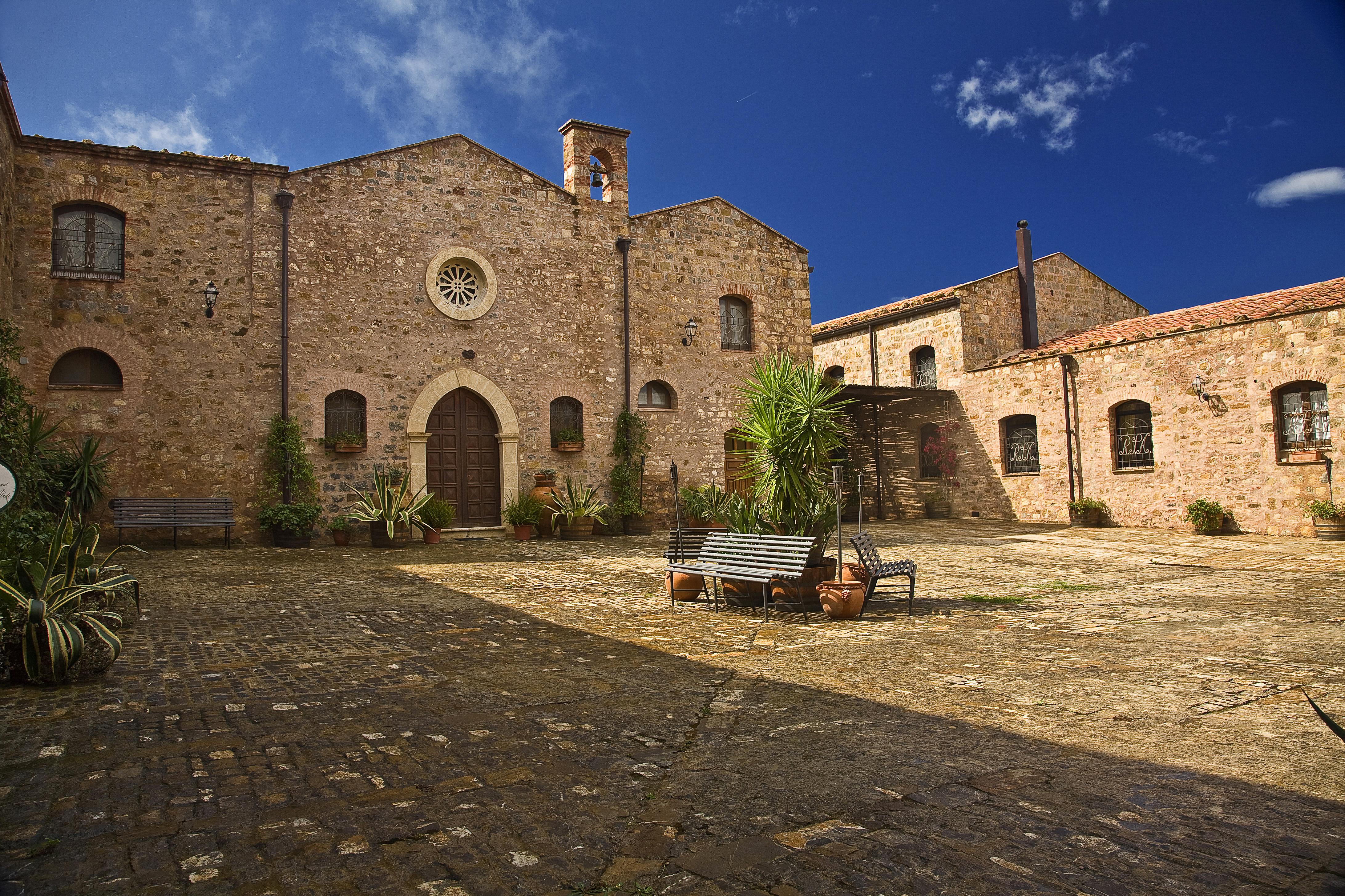 Relais Abbazia Santa Anastasia Resort & Winery Кастельбуоно Екстер'єр фото