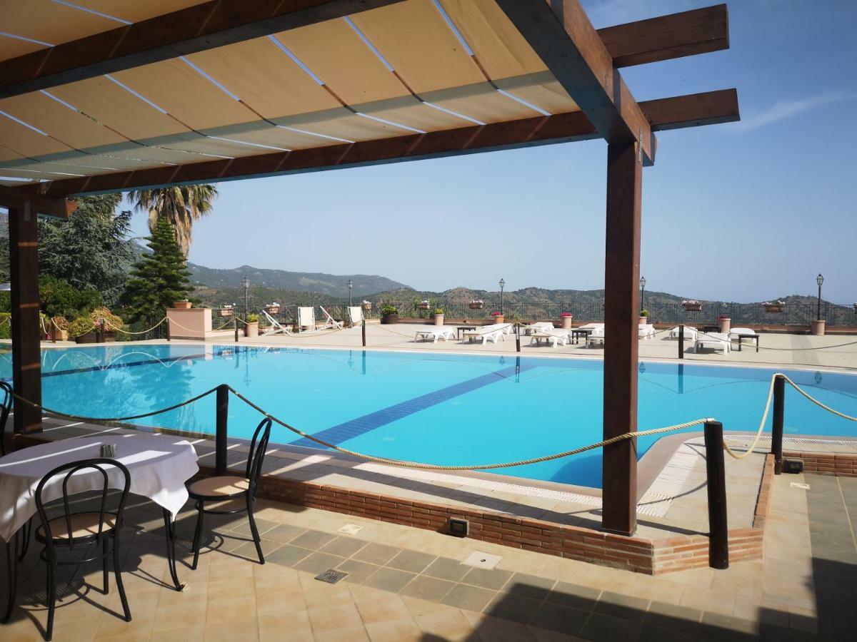 Relais Abbazia Santa Anastasia Resort & Winery Кастельбуоно Екстер'єр фото